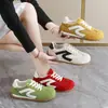 Zapatillas de entrenamiento de moda amarillas alemanas para mujer, zapatillas casuales de malla transpirable para el verano 2026, zapatillas casuales de estilo universitario con cordones
