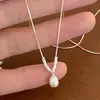 Colar com pingente estilo francês em prata e pérola para mulheres, nova coleção 2026, luxo leve, design de nicho, corrente clavicular, versátil