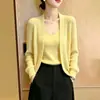 Cardigã de tricô amarelo com decote em V, estilo simples, para mulheres, nova coleção outono 2026, top da moda popular deste ano
