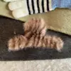 Pinza de Tiburón de Felpa Rayada Estilo Coreano Nuevo Accesorio para el Cabello Grueso, Pinza de Garra con Estampado de Leopardo para Otoño e Invierno con un Toque de Lujo