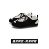Sapatos femininos estilo Chanel, nova coleção outono 2026, color blocking panda preto e branco, sola reta, bico redondo, com cadarço, tênis casuais de treinamento alemães para mulheres