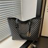 Bolsa para ir al trabajo para mujer 2025 Nueva de Gran Capacidad Otoño e Invierno Moda Trendy Letra Estampada Hombro Estilo Clase Bolso Tote