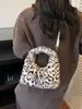 Transfronterizo 2026 nuevo de moda felpa estampado de leopardo elegante y único peludo casual simple bolso de hombro y cruzado tipo cubo