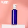Envase Xumin, botella de loción de presión de hombro plano azul de 100 ml, botella de subbotella cosmética con cabezal de bomba blanco/transparente de 250 ml