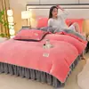 Conjunto de Quatro Peças de Lã Leite Espessa e Quente para Outono e Inverno Cor Sólida Estilo Saia de Cama de Luxo Leve Conjunto de Três Peças de Flanela de Alta Gramatura