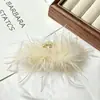 Presilha de Cabelo Moderna com Pena de Avestruz para Coque na Nuca, Presilha Garra de Pena, Versátil de Inverno Grande 13cm Presilha de Cabelo com Pena Atacado