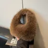 Bolso de Peluche Esponjoso para Mujer Otoño Invierno 2024 Nuevo Casual Diseño de Nicho Moda Bolso de Mano Peludo para el Trabajo Bolso Pequeño de Mano