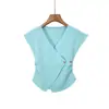 Camiseta de Punto de Seda Helada con Cuello en V Cruzado Irregular para Mujer, Diseño de Verano, Nicho, Hombro Derecho, Top Único y Chic