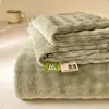 Juego de sábanas de cama nuevo 2026, color sólido, engrosado, terciopelo de leche, tamaño grande, con borlas, amigable con la piel, suave y cálido, juego de ropa de cama de invierno de tres piezas
