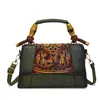 Bolsa de Mão Transfronteiriça Retro Pintada à Mão Embossada Bolsa de Ombro Bolsa para Mãe de Meia-Idade Bolsa para o Trabalho Estilo Chinês Mulheres Atacado