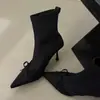 Botines de Tacón de Aguja Puntiagudos Estilo Retro Francés de Temporada con Lazo de Satén para Mujer, Nuevo Estilo Otoño/Invierno, Versátiles, Adelgazantes y Elásticos
