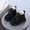 Zapatos de algodón gruesos para bebé, botas amarillas impermeables para niño, nuevas botas Martin de invierno 2026, botas de algodón cálidas para niña, modernas