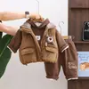 Conjunto de Inverno para Meninos e Meninas 2027 Novo Estiloso Colete de Desenho Animado Bebê Lã Espessada com Capuz Conjunto de Três Peças Atacado