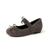 Sapatos de Salto Alto Aumentador 5cm Laço Boca Rasa Femininos 2025 Novo Estilo Escuro Bico Redondo Planos Peludos