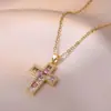 Colar Feminino Colorido Zircônia Joias Design de Nicho Pingente Cruz Completo em Diamante Colar Corrente de Clavícula em Aço Inoxidável