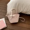Bolsa de Cesta Estilo Vacaciones Suave y Dulce Primavera/Verano 2026, Bolso de Hombro Cruzado de Textura de Alta Gama Estilo Coreano de Nicho