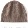Versátil gorro de punto de cachemira para ir al trabajo, nuevo estilo otoño/invierno, color liso, estiliza el rostro, gorro cálido