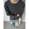 Nueva moda de otoño en stock: Camiseta térmica de otoño para hombre con cuello Henry, camisa base holgada de manga larga con un toque de alta gama