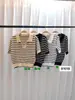 Foto Real de Camiseta de Rayas de Manga Corta para Mujer Verano 2025 Nuevo Estilo Coreano Diseño Holgado Nicho Cuello Polo Top de Punto