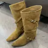 Nova coleção outono/inverno 2026: botas de cano alto com bico fino, botas de motociclista, botas estilo britânico e botas longas para mulheres