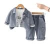 Elegante Conjunto de Otoño para Niños 2025 Nuevo Conjunto Casual de Tres Piezas de Mezclilla con Estampado de Letras para Niños
