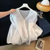 Foto real de uma camisa fina de manga comprida com proteção solar para mulheres, novo modelo de verão 2026, top Tencel fresco e soltinho casual com manga morcego