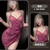 Lencería estilo discoteca, ropa de dormir morada sexy, bata transparente, un conjunto seductor que se desliza con un tirón, brillante y seductor, el uniforme de una chica sexy