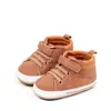 Novos Sapatos de Bebê de Cano Alto Primavera e Outono para Meninos e Meninas de 0 a 1 ano Sapatos Macios de Borracha com Solado Antiderrapante Sapatos Casuais Retro para Crianças Pequenas