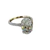 Los anillos de estilo minimalista europeo y americano se venden mucho. Anillo elegante de mujer con zirconia grande de moda