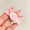 Coloridos coleteros de nuevo estilo 2026, versátiles y dulces, con accesorios de M&M's, anillos de toalla, diseños de dibujos animados y un estilo fresco y lindo, perfectos para accesorios para el cabello de niños
