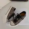 Colección Europea 2026 Otoño/Invierno Nuevas Zapatillas Planas de Piel Genuina para Mujer, Zapatos Deportivos Casuales de Moda con Cordones, Zapatos de Mujer con Estampado de Leopardo