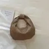 Bolsa de celular de verão, bolsa de mão para mulheres, nova moda 2026 estilo coreano chique bolsa de ombro, elegante bolsa pequena trançada de axila