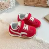 Zapatillas de Entrenamiento Alemanas Retro con Bloques de Color para Niños Estilo Otoño 2026 Niños Velcro Suela Suave Antideslizantes Zapatos para Niños Zapatos Deportivos para Niñas