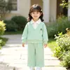 Novo Conjunto de Manga Longa Estilo Primavera e Outono para Crianças Conjunto de Outono para Meninos Estilo Coreano Suéter Casual com Retalhos Conjunto de Três Peças