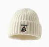 Gorro de Invierno Bordado para Mujer Gorro de Punto Casual Americano Ala Pequeña Sin Visera Negro Rosa Adelgazante para la Cara Cálido Gorro de Hilo de Pingüino