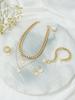 Conjunto de joyería de estilo simple y nuevo transfronterizo con collar multicapa en forma de V para mujer, colgante redondo, pulsera y pendientes.