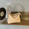 Bolso hobo de cuero suave tejido único para mujer, nuevo modelo de verano 2026, simple y versátil para el trabajo, bolso de mano y bolso de hombro
