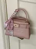 Bolso de Mano Cuadrado Pequeño de Moda para Mujer Modelo Nuevo 2026 Bolso Cruzado Versátil para el Trabajo y Salir con un Toque de Alta Gama