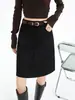 Falda midi retro de estilo francés en color marrón para mujer, nueva colección otoño/invierno 2026, de cintura alta, adelgazante y anti-exposición, falda corta ajustada al cuerpo A13576