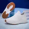 Sapatos Masculinos Plus Size Transfronteiriços Malha Flyknit Esportivos Casuais Slip-on Sapatos Meia Preguiçosa Par Leves para Corrida Feminino
