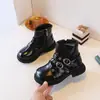 Botines Geniales con Hebilla para Niñas 2026 Primavera/Otoño Nueva Moda Suela Suave Retro Charol Infantil Cremallera Lateral Botas Individuales