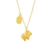 La nueva colección de Zhoujia de collares y pendientes con colgante de oveja de cristal de hielo, que presenta un pequeño diseño de oveja al estilo de la joyería zodiacal de oro y plata de Yunnan.