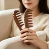 Atacado de fábrica pente de massagem de sândalo dourado com 20 dentes, pente de madeira maciça para meridianos de uso doméstico, portátil, adequado para homens e mulheres, personalizável