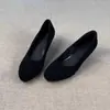 Zapatos de moda retro súper suaves de piel de oveja, mocasines bajos para mujer, de nicho, puntera redonda, tacón de cuña minimalista, tacones altos para commuting