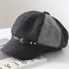 2025 Novo Chapéu Octogonal com Fivela de Couro Estilo Britânico Casual Elegante Mostrando o Rosto Pequeno Versátil Chapéu Newsboy Retrô