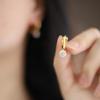 ED156 Ballena Lluvia Joyería CHIC Simple Europeo y Americano Broquel de Oreja con Garra y Taladro con Pendientes de Taladro Pendientes Acero Titanio Chapado en Oro de 18K