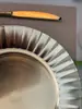 Manteles individuales de estilo occidental en forma de abanico color dorado transfronterizos, con un lujoso diseño metálico, perfectos para decoraciones de bodas y fiestas, con base de plástico PP