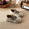 Novos Sapatos de Princesa Infantis para a Primavera de 2026, Mocassins de Couro para Meninas, Sapatilhas Antiderrapantes Estilo Ballet com Tira Elástica