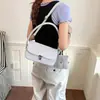 Bolsa de Hombro Minimalista Coreana de Nicho, Suave, Lujo Ligero, Roja, para Debajo de la Axila, Nueva Moda Verano 2026, Aspecto de Alta Gama, de un Solo Hombro