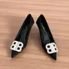 Tacones Altos de Punta Fina Estilo Nuevo 2026 para Mujer con Hebilla Cuadrada Tachonada de Diamantes, Zapatos de Suede Delgado de Tacón Fino Adelgazantes para Viajes de Negocios para Mujer